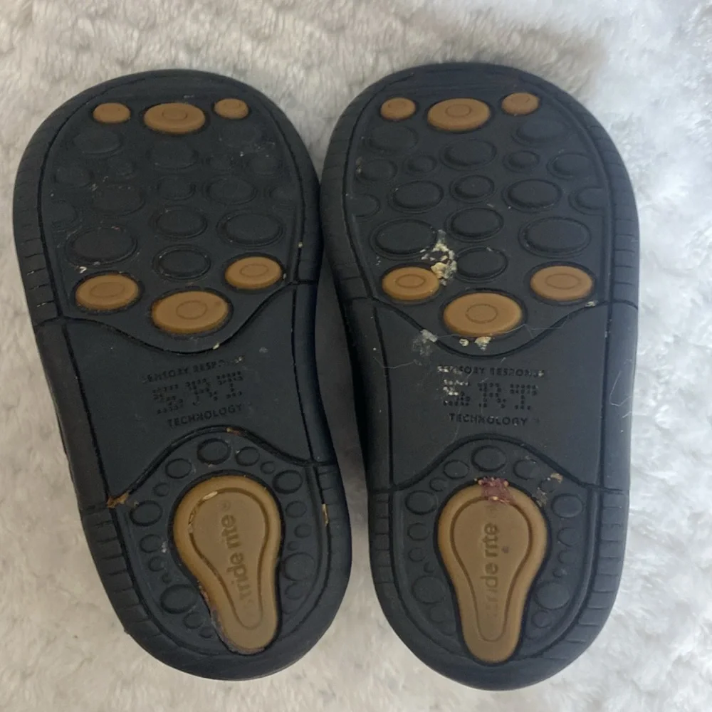 Stride rite leather baby shoes